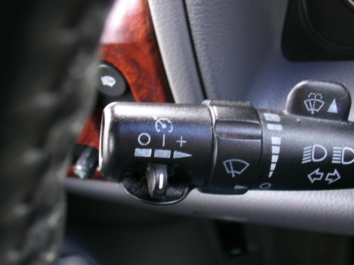 2006 Pewter /Gray GMC Envoy XL SLE 2WD (1GKES16S166) with an 4.2L L6 DOHC 24V engine, 4-Speed Automatic transmission, located at 400 First NW, Bearden, AR, 71720, (870) 687-3414, 0.000000, 0.000000 - Photo#11