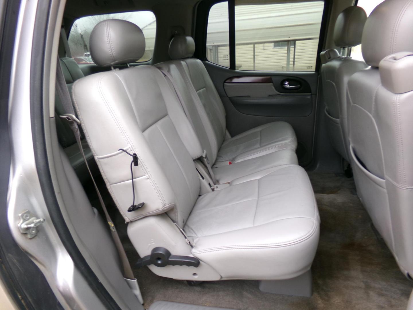 2006 Pewter /Gray GMC Envoy XL SLE 2WD (1GKES16S166) with an 4.2L L6 DOHC 24V engine, 4-Speed Automatic transmission, located at 400 First NW, Bearden, AR, 71720, (870) 687-3414, 0.000000, 0.000000 - Photo#12