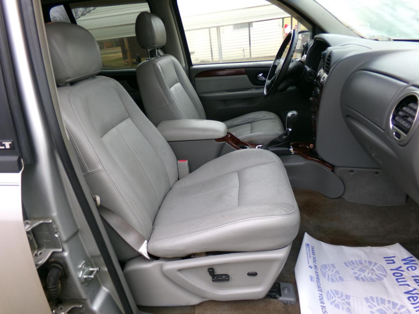 2006 Pewter /Gray GMC Envoy XL SLE 2WD (1GKES16S166) with an 4.2L L6 DOHC 24V engine, 4-Speed Automatic transmission, located at 400 First NW, Bearden, AR, 71720, (870) 687-3414, 0.000000, 0.000000 - Photo#13