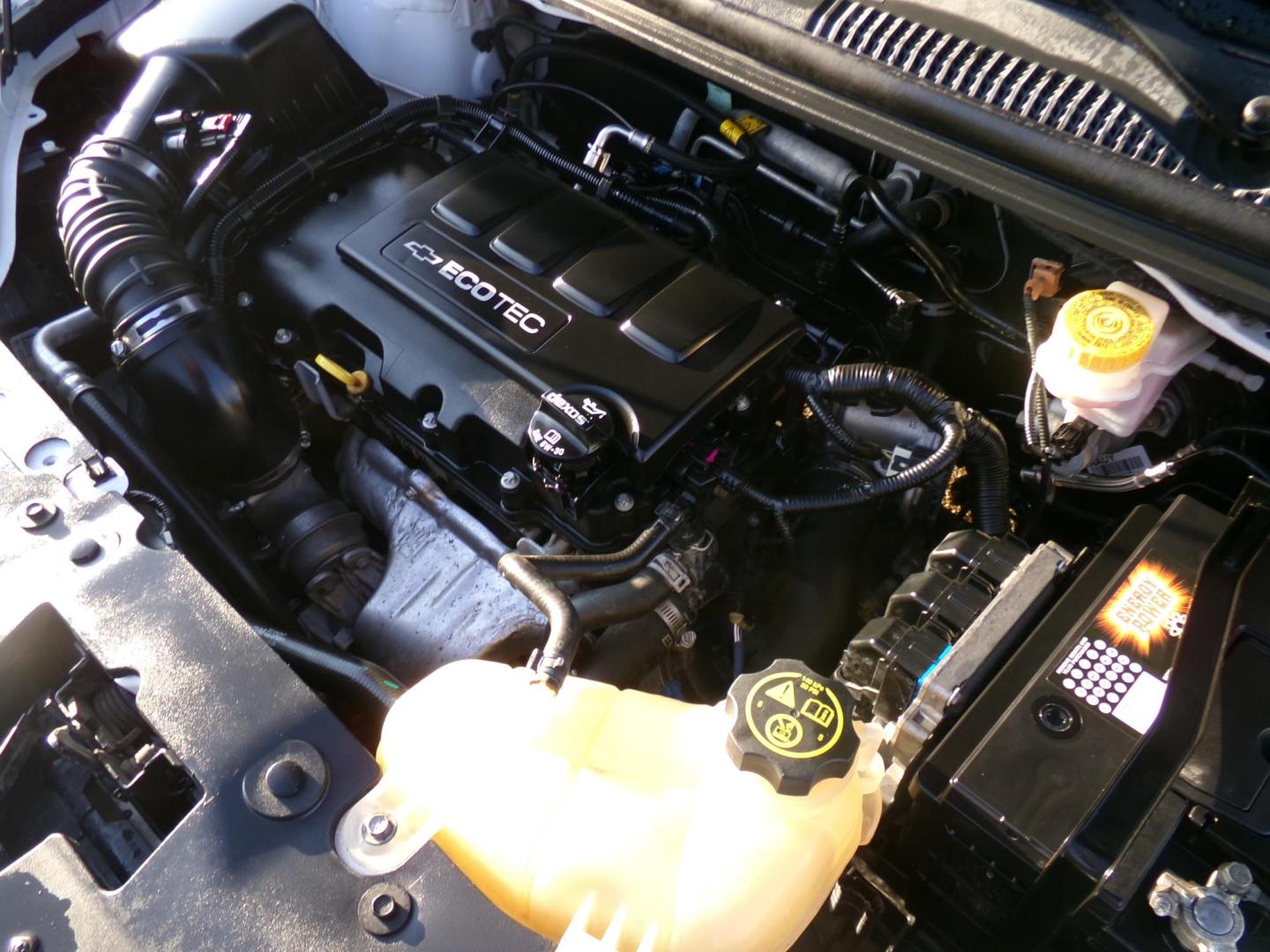 2016 White /Gray Chevrolet Sonic LTZ Auto Sedan (1G1JE5SB8G4) with an 1.4L L4 DOHC 24V TURBO engine, 6A transmission, located at 400 First NW, Bearden, AR, 71720, (870) 687-3414, 0.000000, 0.000000 - Photo#5