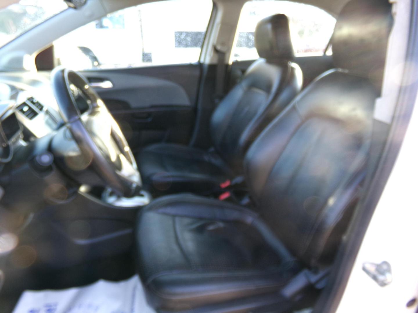 2016 White /Gray Chevrolet Sonic LTZ Auto Sedan (1G1JE5SB8G4) with an 1.4L L4 DOHC 24V TURBO engine, 6A transmission, located at 400 First NW, Bearden, AR, 71720, (870) 687-3414, 0.000000, 0.000000 - Photo#7