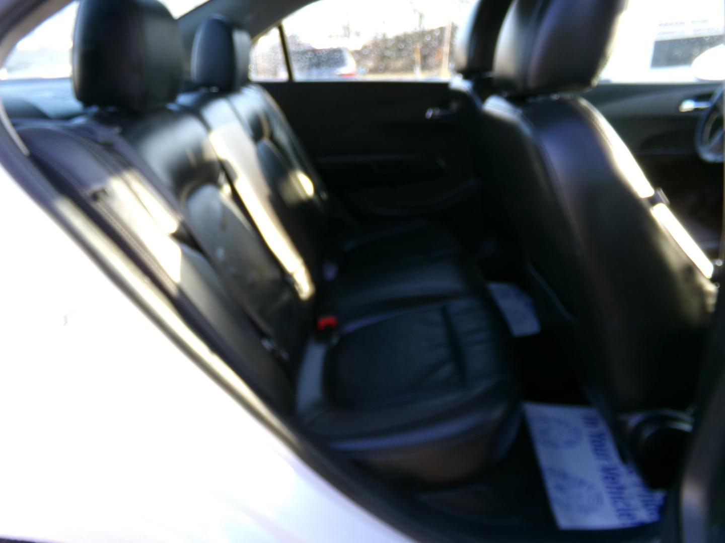 2016 White /Gray Chevrolet Sonic LTZ Auto Sedan (1G1JE5SB8G4) with an 1.4L L4 DOHC 24V TURBO engine, 6A transmission, located at 400 First NW, Bearden, AR, 71720, (870) 687-3414, 0.000000, 0.000000 - Photo#16