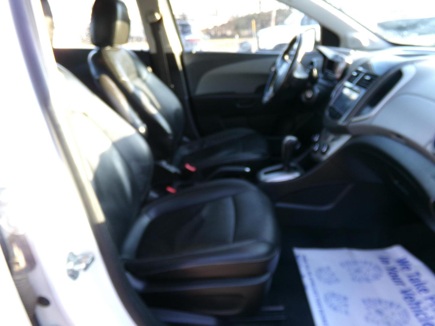 2016 White /Gray Chevrolet Sonic LTZ Auto Sedan (1G1JE5SB8G4) with an 1.4L L4 DOHC 24V TURBO engine, 6A transmission, located at 400 First NW, Bearden, AR, 71720, (870) 687-3414, 0.000000, 0.000000 - Photo#17