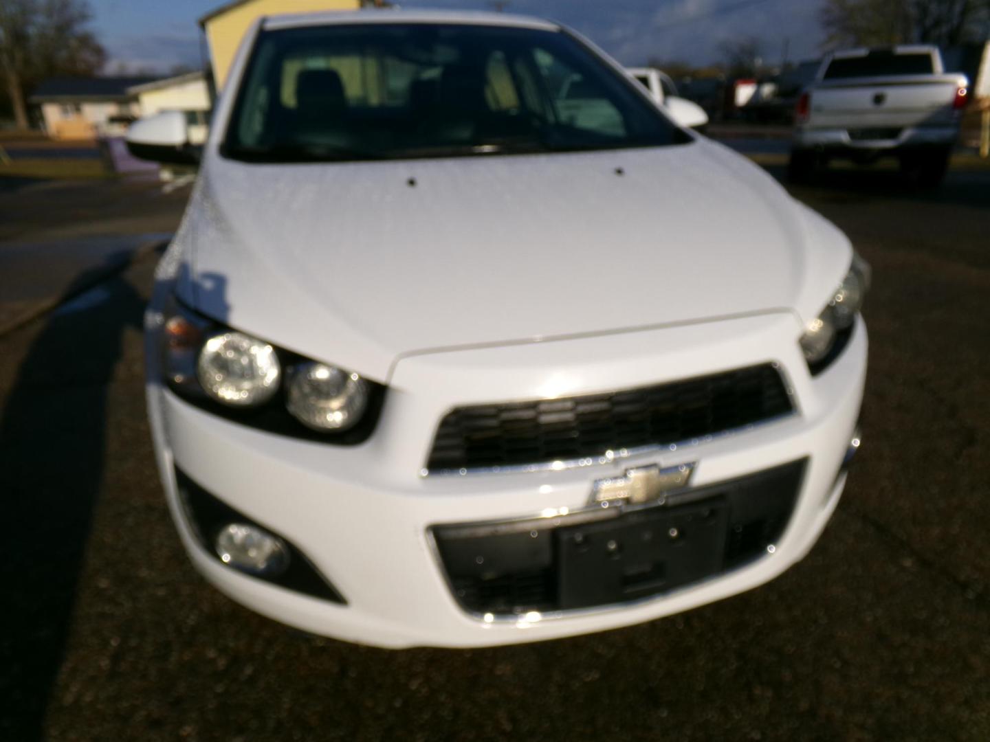 2016 White /Gray Chevrolet Sonic LTZ Auto Sedan (1G1JE5SB8G4) with an 1.4L L4 DOHC 24V TURBO engine, 6A transmission, located at 400 First NW, Bearden, AR, 71720, (870) 687-3414, 0.000000, 0.000000 - Photo#21
