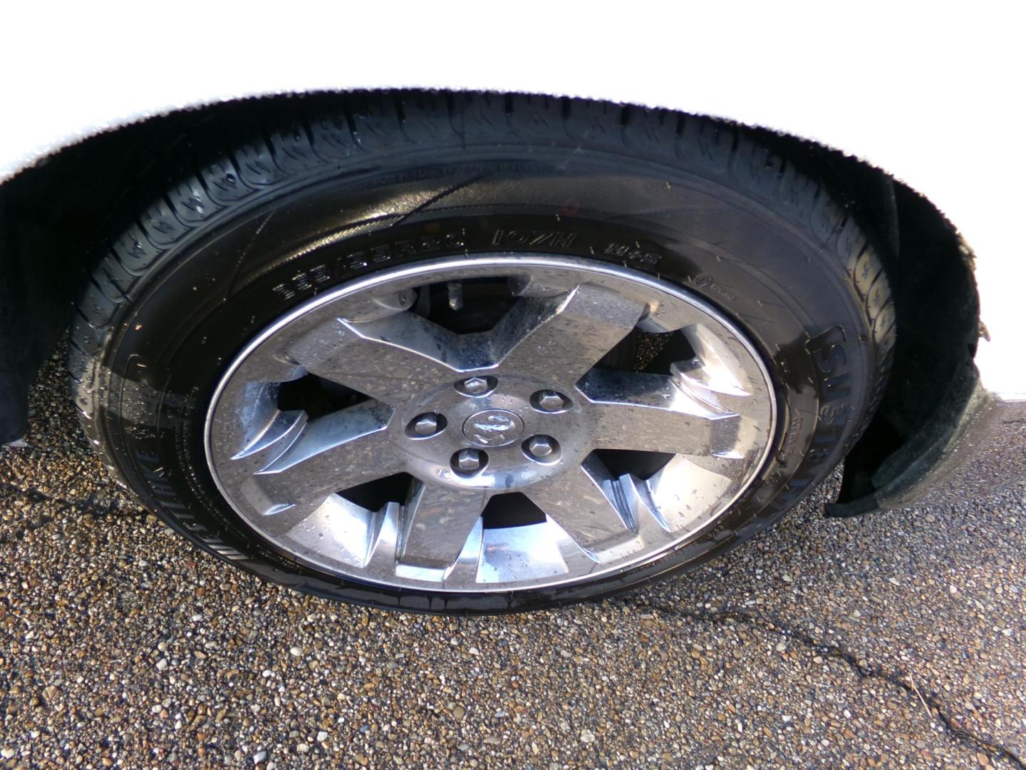 2012 White /Tan Dodge Ram 1500 Laramie Crew Cab 2WD (1C6RD6NT1CS) with an 5.7L V8 OHV 16V engine, 6-Speed Automatic transmission, located at 400 First NW, Bearden, AR, 71720, (870) 687-3414, 0.000000, 0.000000 - Photo#3