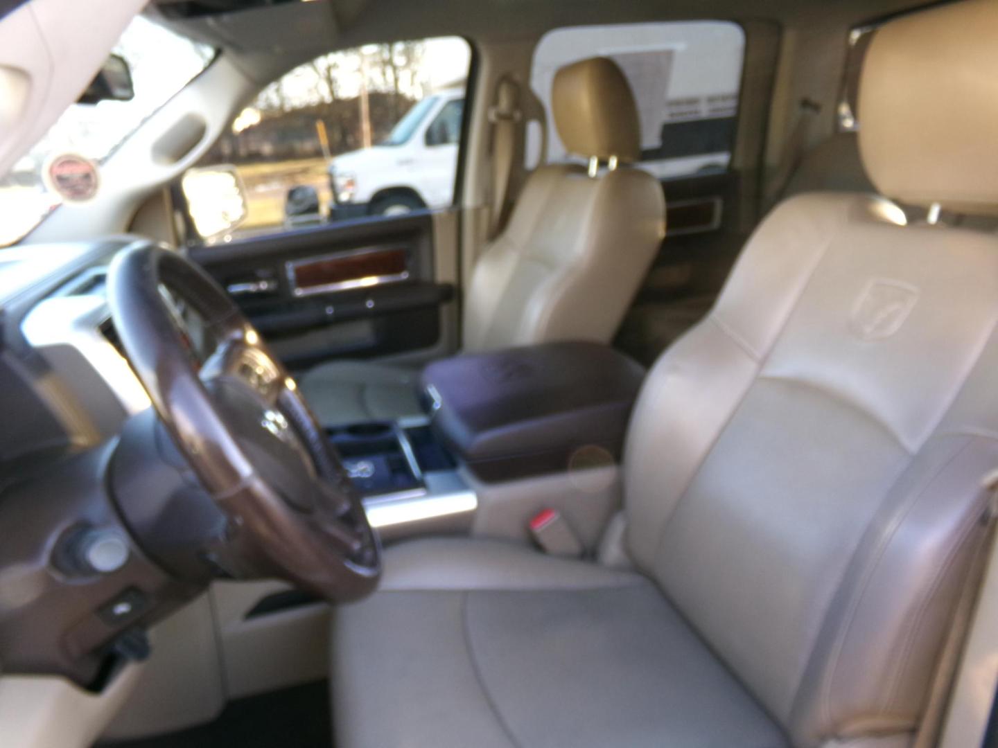 2012 White /Tan Dodge Ram 1500 Laramie Crew Cab 2WD (1C6RD6NT1CS) with an 5.7L V8 OHV 16V engine, 6-Speed Automatic transmission, located at 400 First NW, Bearden, AR, 71720, (870) 687-3414, 0.000000, 0.000000 - Photo#7