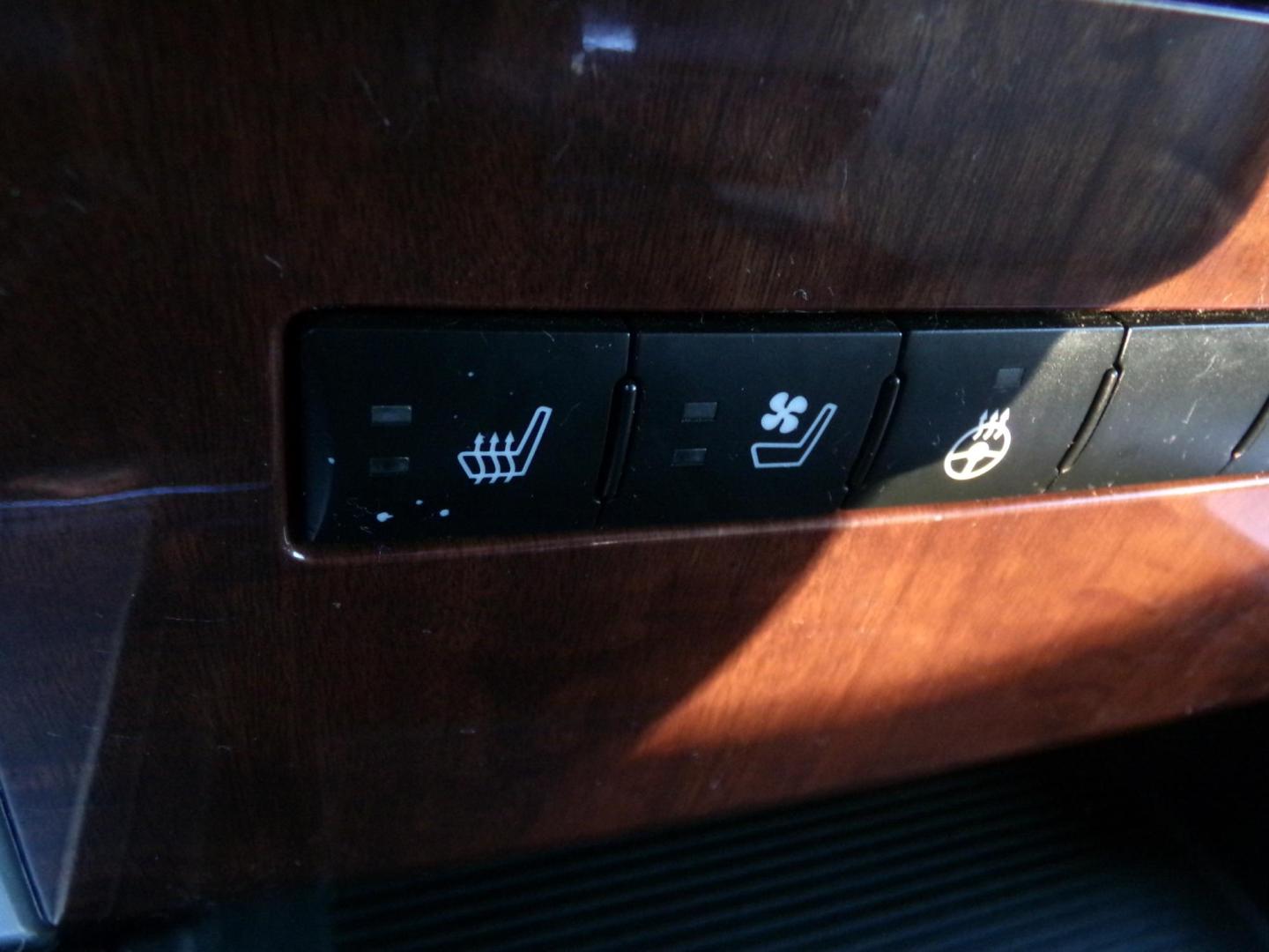 2012 White /Tan Dodge Ram 1500 Laramie Crew Cab 2WD (1C6RD6NT1CS) with an 5.7L V8 OHV 16V engine, 6-Speed Automatic transmission, located at 400 First NW, Bearden, AR, 71720, (870) 687-3414, 0.000000, 0.000000 - Photo#13