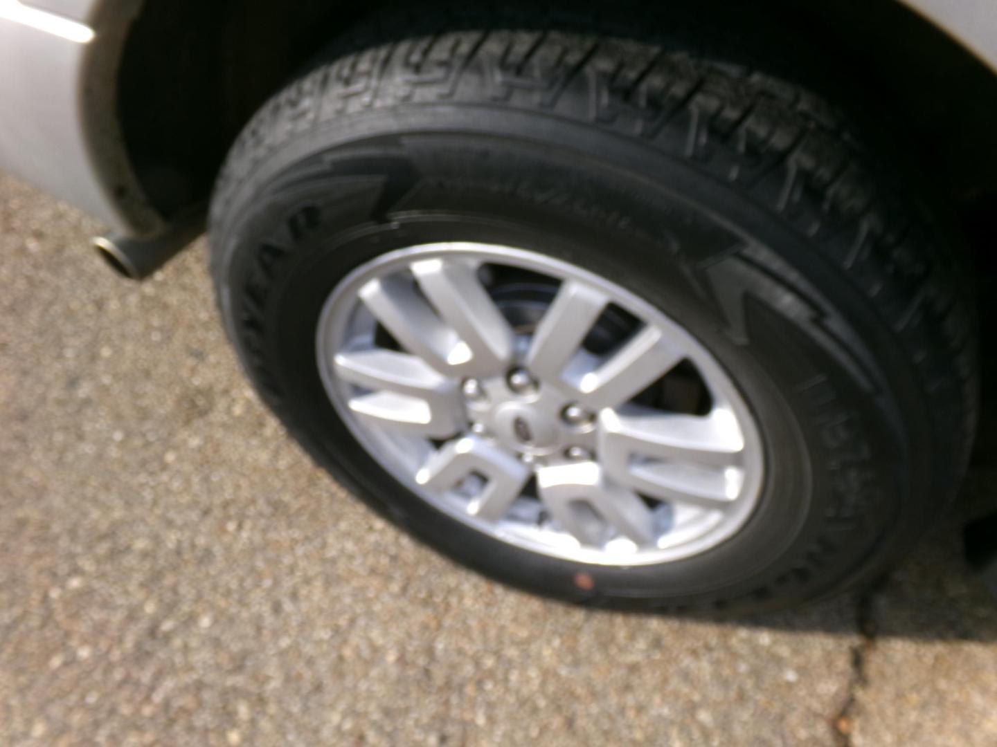 2014 Silver /Tan Ford Expedition XLT 2WD (1FMJU1H57EE) with an 5.4L V8 SOHC 16V FFV engine, 6-Speed Automatic transmission, located at 400 First NW, Bearden, AR, 71720, (870) 687-3414, 0.000000, 0.000000 - Photo#6