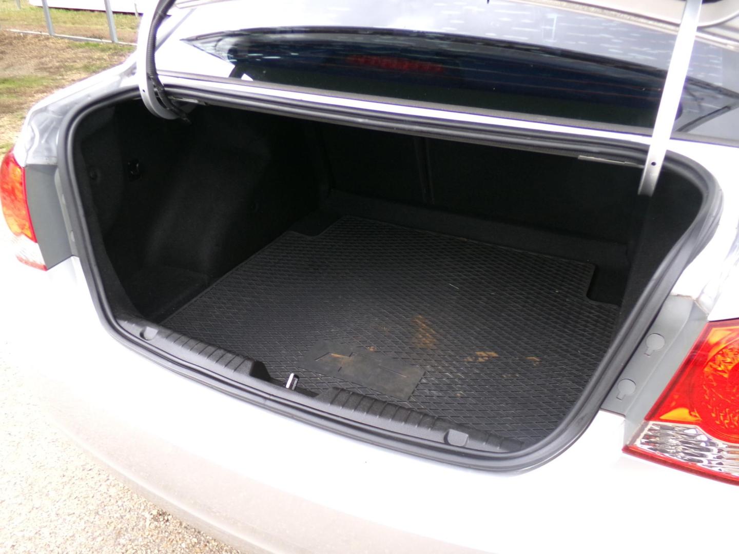 2016 Silver /Black Chevrolet Cruze Limited LS Auto (1G1PC5SH1G7) with an 1.8L L4 DOHC 16V FFV engine, 6A transmission, located at 400 First NW, Bearden, AR, 71720, (870) 687-3414, 0.000000, 0.000000 - Photo#3