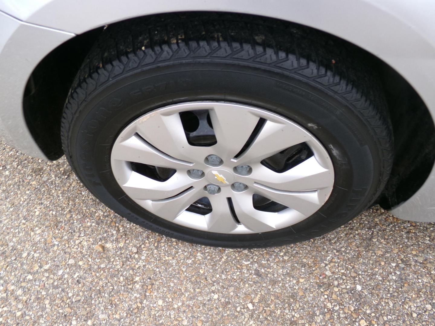 2016 Silver /Black Chevrolet Cruze Limited LS Auto (1G1PC5SH1G7) with an 1.8L L4 DOHC 16V FFV engine, 6A transmission, located at 400 First NW, Bearden, AR, 71720, (870) 687-3414, 0.000000, 0.000000 - Photo#4