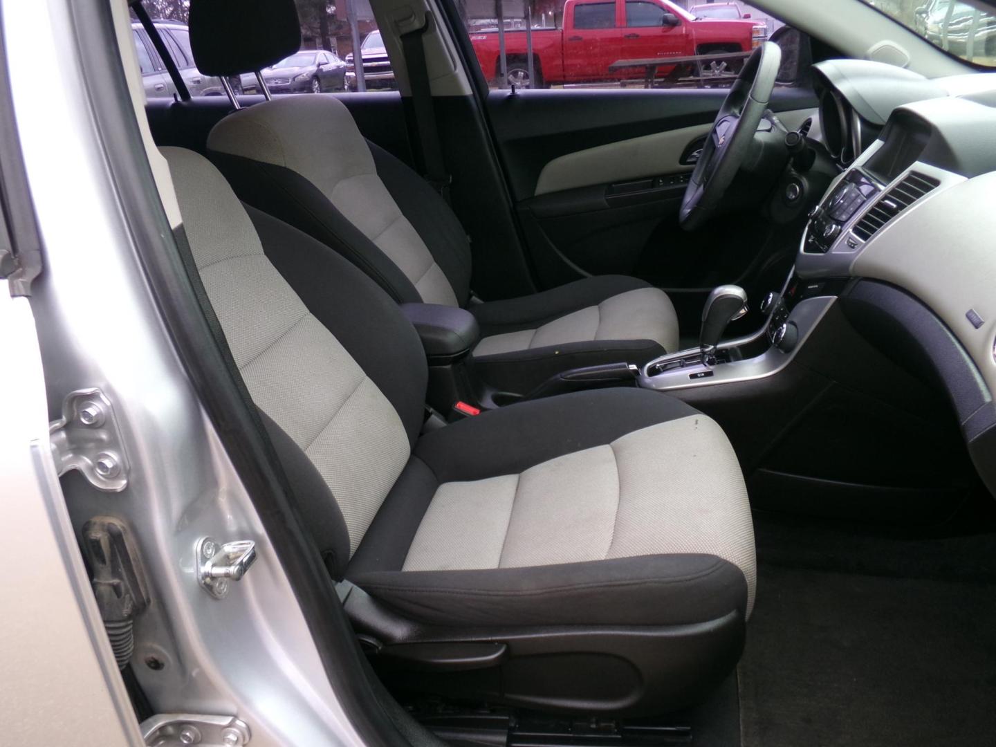 2016 Silver /Black Chevrolet Cruze Limited LS Auto (1G1PC5SH1G7) with an 1.8L L4 DOHC 16V FFV engine, 6A transmission, located at 400 First NW, Bearden, AR, 71720, (870) 687-3414, 0.000000, 0.000000 - Photo#17