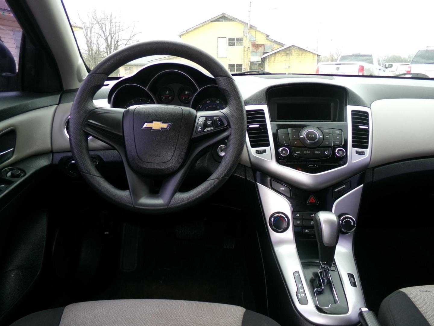 2016 Silver /Black Chevrolet Cruze Limited LS Auto (1G1PC5SH1G7) with an 1.8L L4 DOHC 16V FFV engine, 6A transmission, located at 400 First NW, Bearden, AR, 71720, (870) 687-3414, 0.000000, 0.000000 - Photo#18