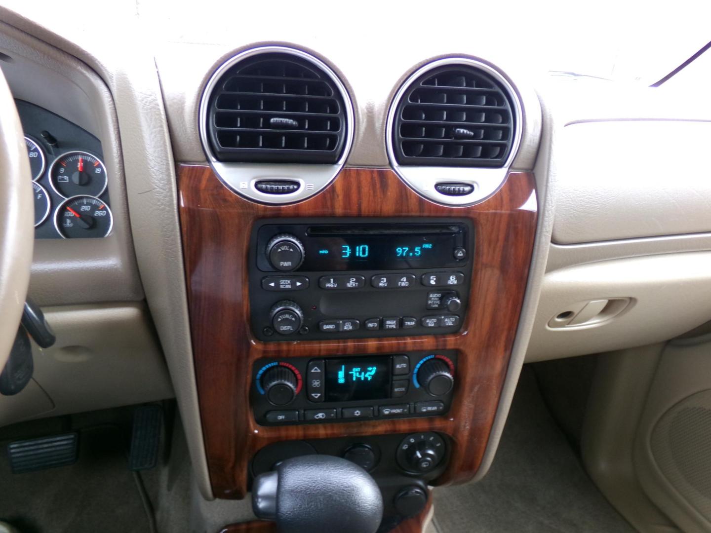 2004 Silver Green Metallic /Tan GMC Envoy SLT 2WD (1GKDS13SX42) with an 4.2L L6 DOHC 24V engine, 4-Speed Automatic Overdrive transmission, located at 400 First NW, Bearden, AR, 71720, (870) 687-3414, 0.000000, 0.000000 - Photo#9