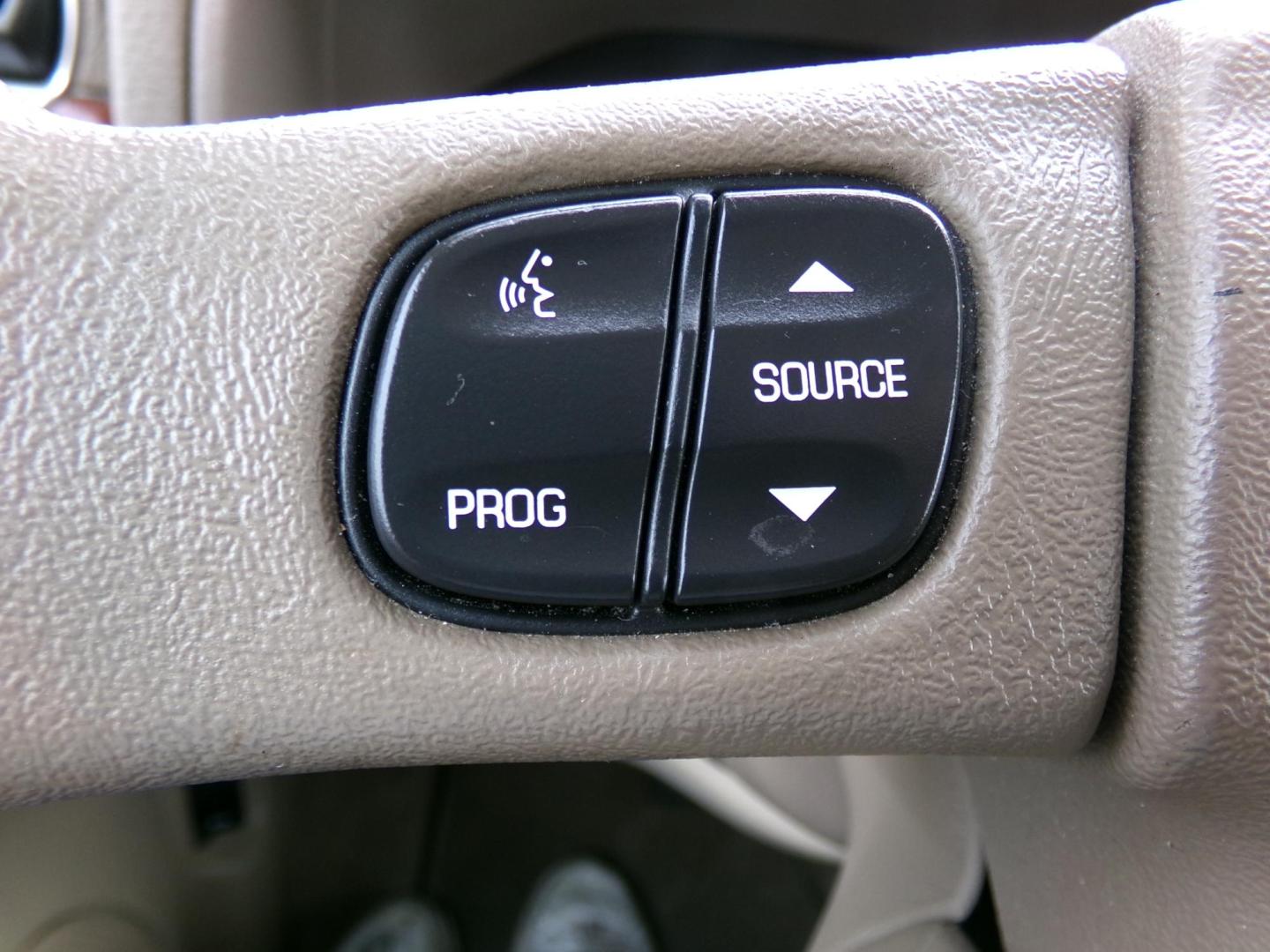 2004 Silver Green Metallic /Tan GMC Envoy SLT 2WD (1GKDS13SX42) with an 4.2L L6 DOHC 24V engine, 4-Speed Automatic Overdrive transmission, located at 400 First NW, Bearden, AR, 71720, (870) 687-3414, 0.000000, 0.000000 - Photo#11