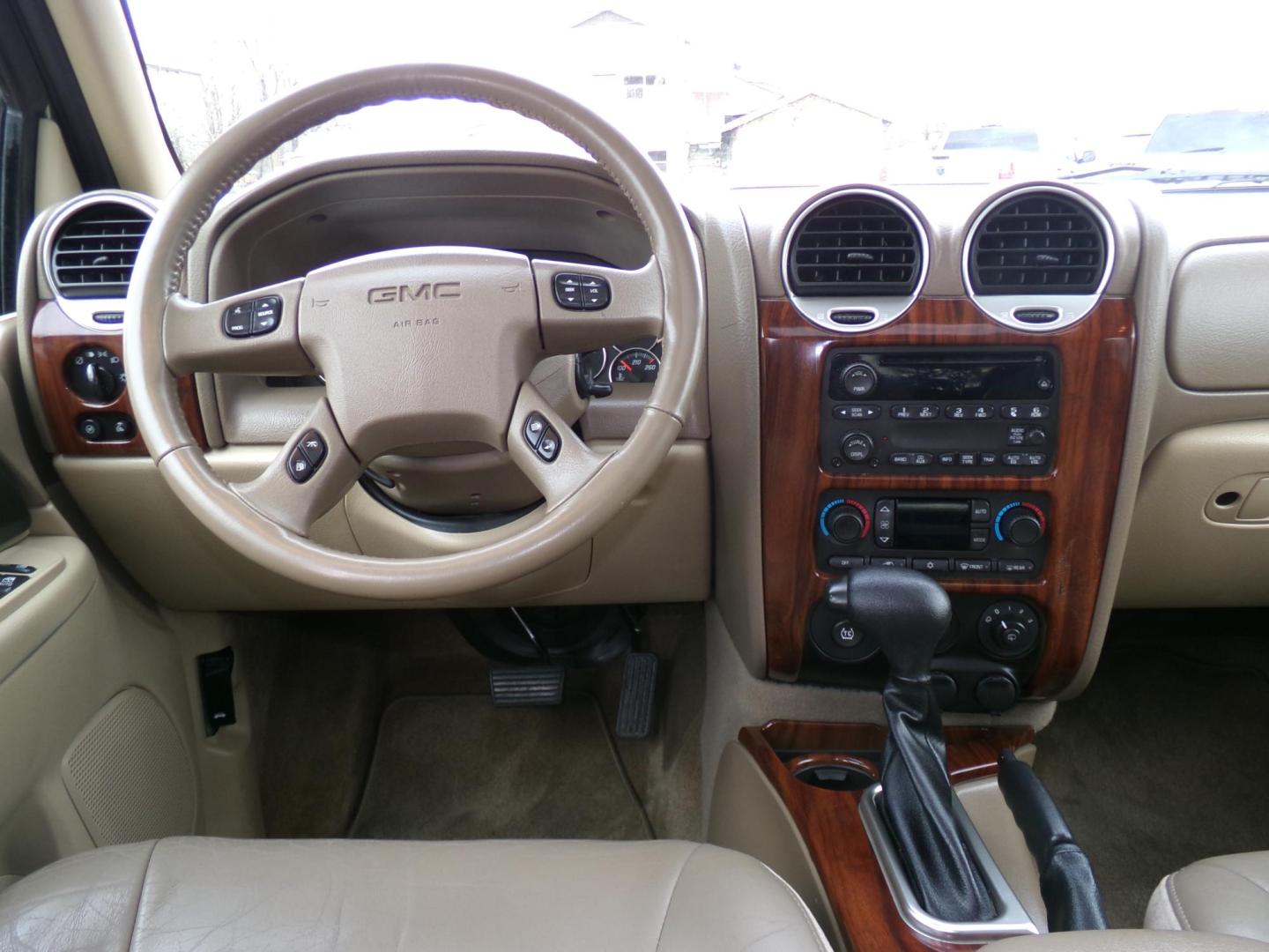 2004 Silver Green Metallic /Tan GMC Envoy SLT 2WD (1GKDS13SX42) with an 4.2L L6 DOHC 24V engine, 4-Speed Automatic Overdrive transmission, located at 400 First NW, Bearden, AR, 71720, (870) 687-3414, 0.000000, 0.000000 - Photo#22