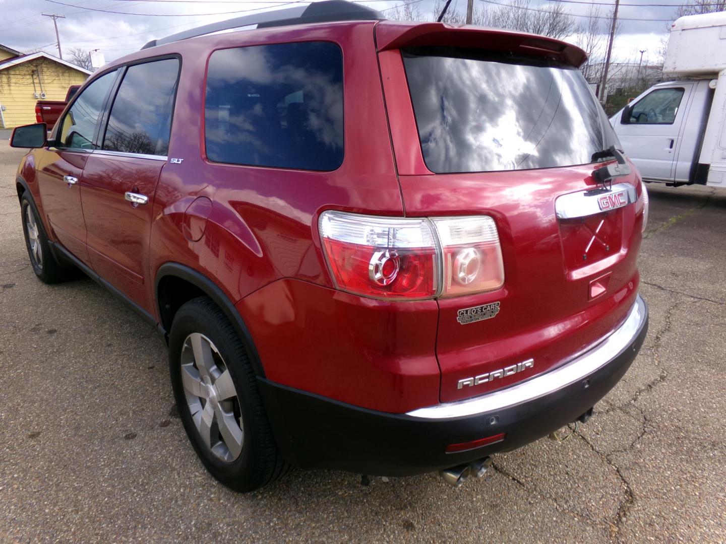 2012 Red Jewel Tintcoat /Gray GMC Acadia SLT-1 FWD (1GKKRRED1CJ) with an 3.6L V6 DOHC 24V engine, 6-Speed Automatic transmission, located at 400 First NW, Bearden, AR, 71720, (870) 687-3414, 0.000000, 0.000000 - Photo#18