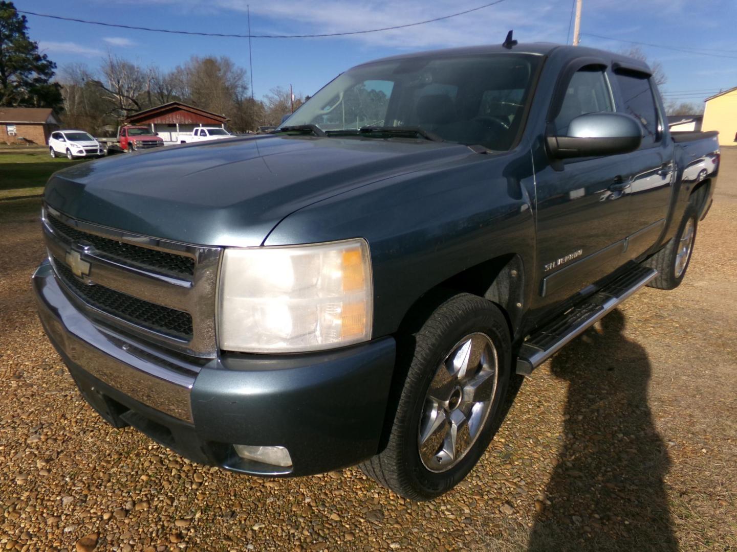 2010 Teal Blue Metallic /Black Chevrolet Silverado 1500 LTZ Crew Cab 2WD (3GCRCTE09AG) with an 5.3L V8 OHV 16V FFV engine, 4-Speed Automatic transmission, located at 400 First NW, Bearden, AR, 71720, (870) 687-3414, 0.000000, 0.000000 - Photo#19