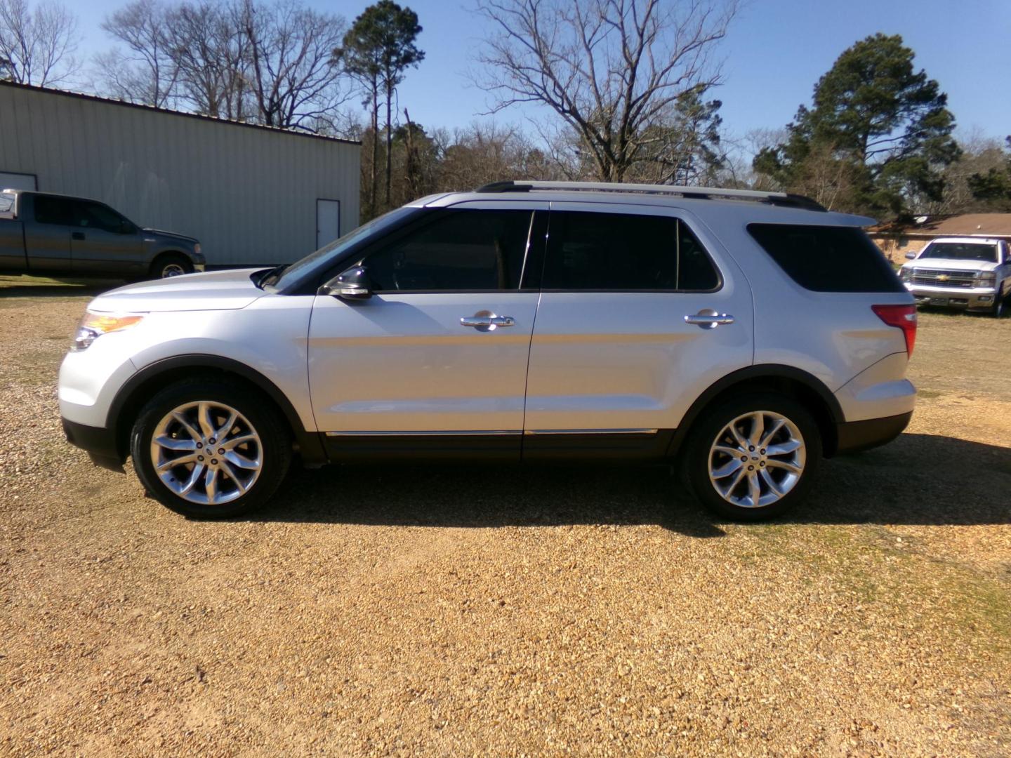 2015 Silver /Black Ford Explorer XLT FWD (1FM5K7D87FG) with an 3.5L V6 DOHC 24V engine, 6-Speed Automatic transmission, located at 400 First NW, Bearden, AR, 71720, (870) 687-3414, 0.000000, 0.000000 - Photo#1
