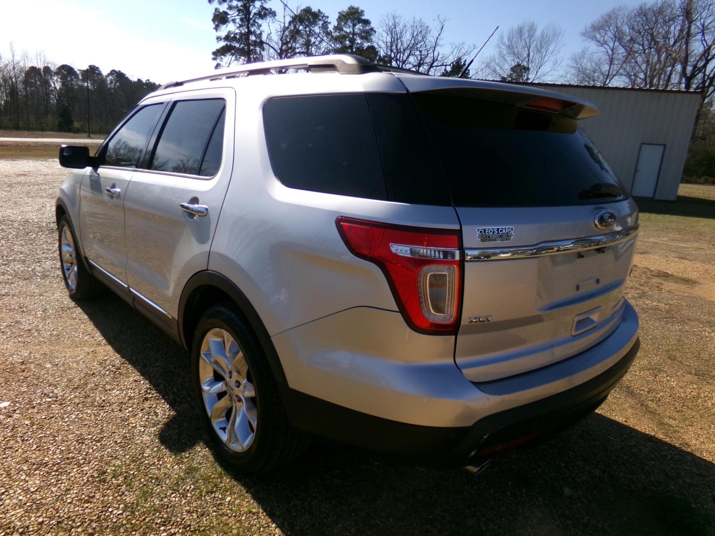 2015 Silver /Black Ford Explorer XLT FWD (1FM5K7D87FG) with an 3.5L V6 DOHC 24V engine, 6-Speed Automatic transmission, located at 400 First NW, Bearden, AR, 71720, (870) 687-3414, 0.000000, 0.000000 - Photo#2