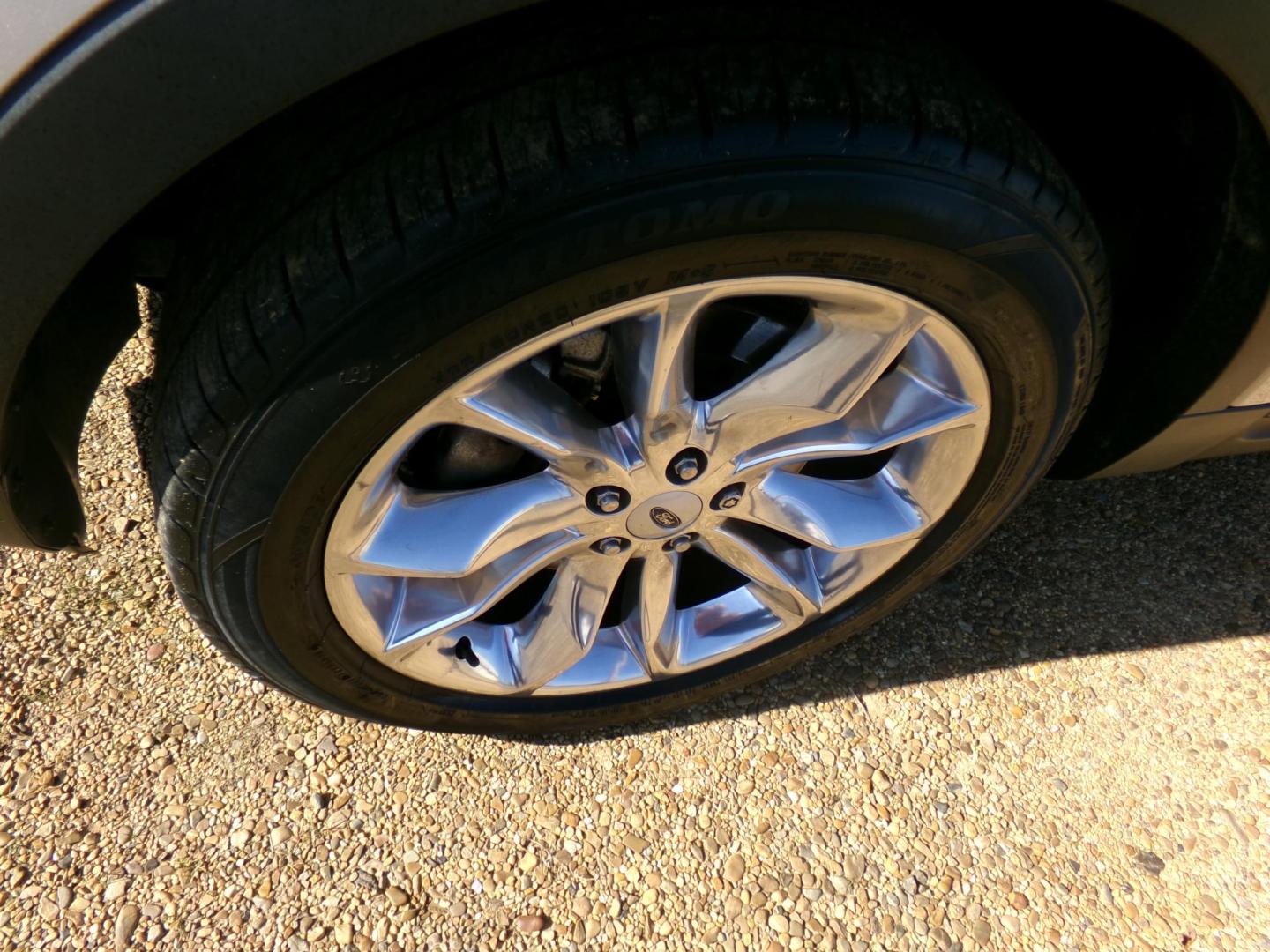 2015 Silver /Black Ford Explorer XLT FWD (1FM5K7D87FG) with an 3.5L V6 DOHC 24V engine, 6-Speed Automatic transmission, located at 400 First NW, Bearden, AR, 71720, (870) 687-3414, 0.000000, 0.000000 - Photo#5