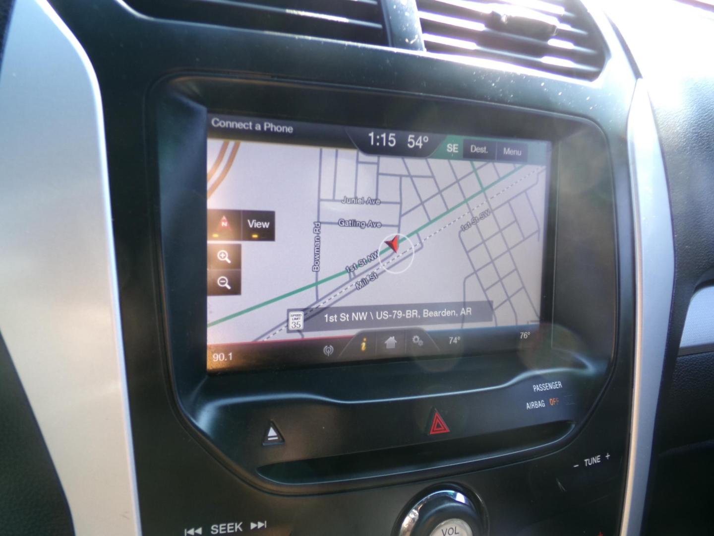 2015 Silver /Black Ford Explorer XLT FWD (1FM5K7D87FG) with an 3.5L V6 DOHC 24V engine, 6-Speed Automatic transmission, located at 400 First NW, Bearden, AR, 71720, (870) 687-3414, 0.000000, 0.000000 - Photo#10