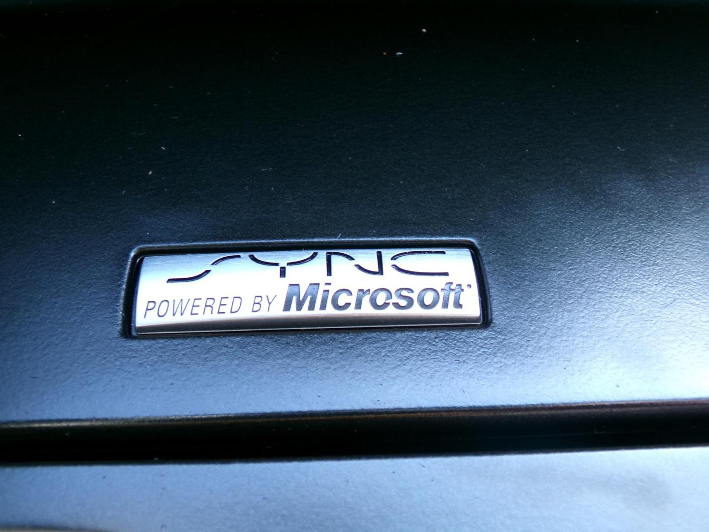 2015 Silver /Black Ford Explorer XLT FWD (1FM5K7D87FG) with an 3.5L V6 DOHC 24V engine, 6-Speed Automatic transmission, located at 400 First NW, Bearden, AR, 71720, (870) 687-3414, 0.000000, 0.000000 - Photo#13