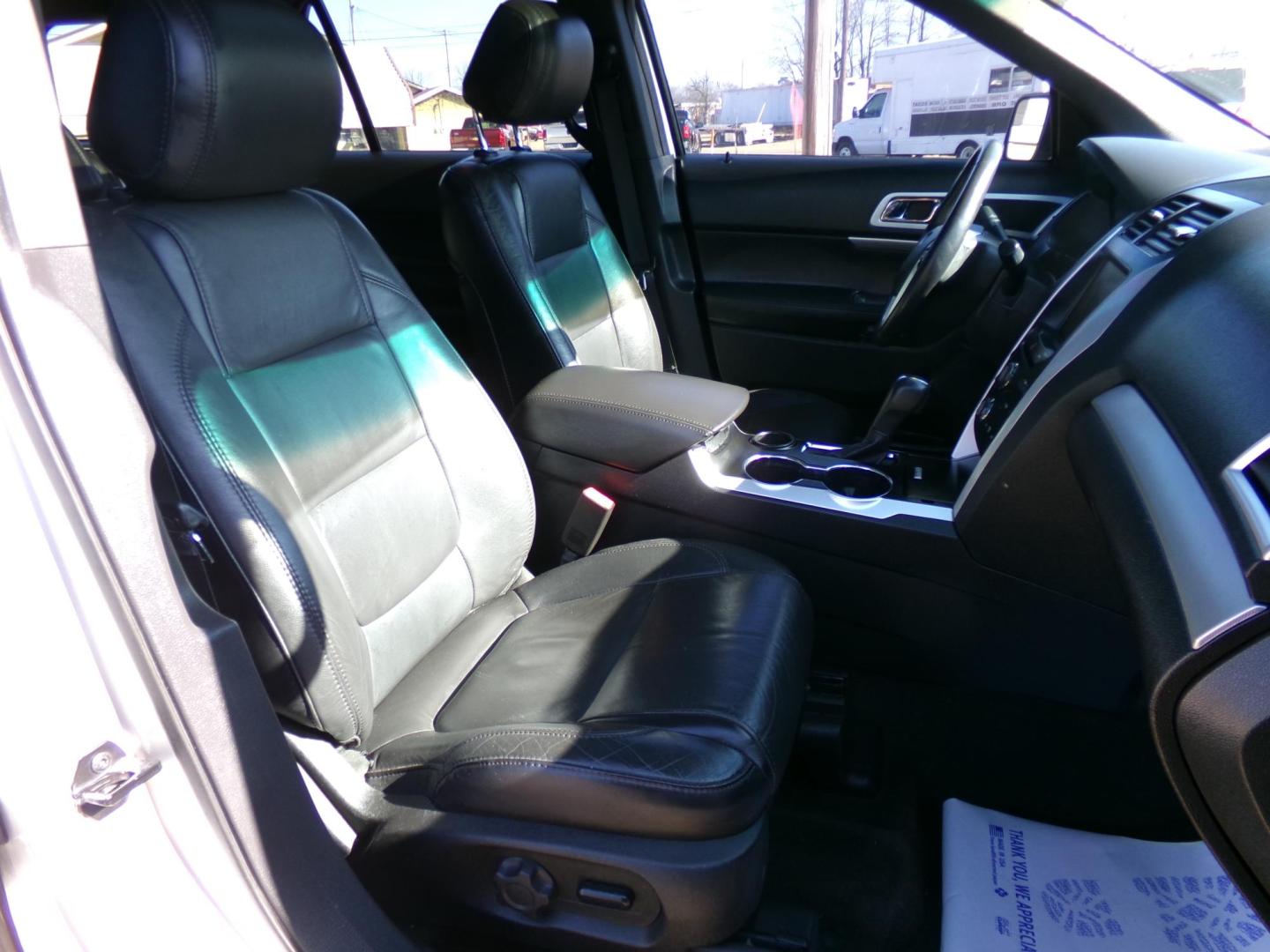 2015 Silver /Black Ford Explorer XLT FWD (1FM5K7D87FG) with an 3.5L V6 DOHC 24V engine, 6-Speed Automatic transmission, located at 400 First NW, Bearden, AR, 71720, (870) 687-3414, 0.000000, 0.000000 - Photo#17