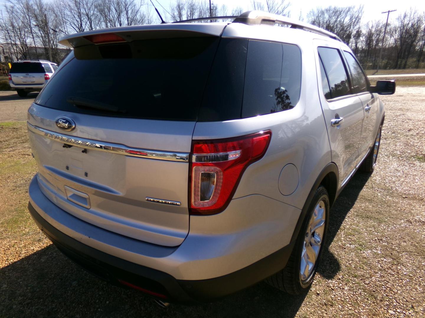 2015 Silver /Black Ford Explorer XLT FWD (1FM5K7D87FG) with an 3.5L V6 DOHC 24V engine, 6-Speed Automatic transmission, located at 400 First NW, Bearden, AR, 71720, (870) 687-3414, 0.000000, 0.000000 - Photo#20