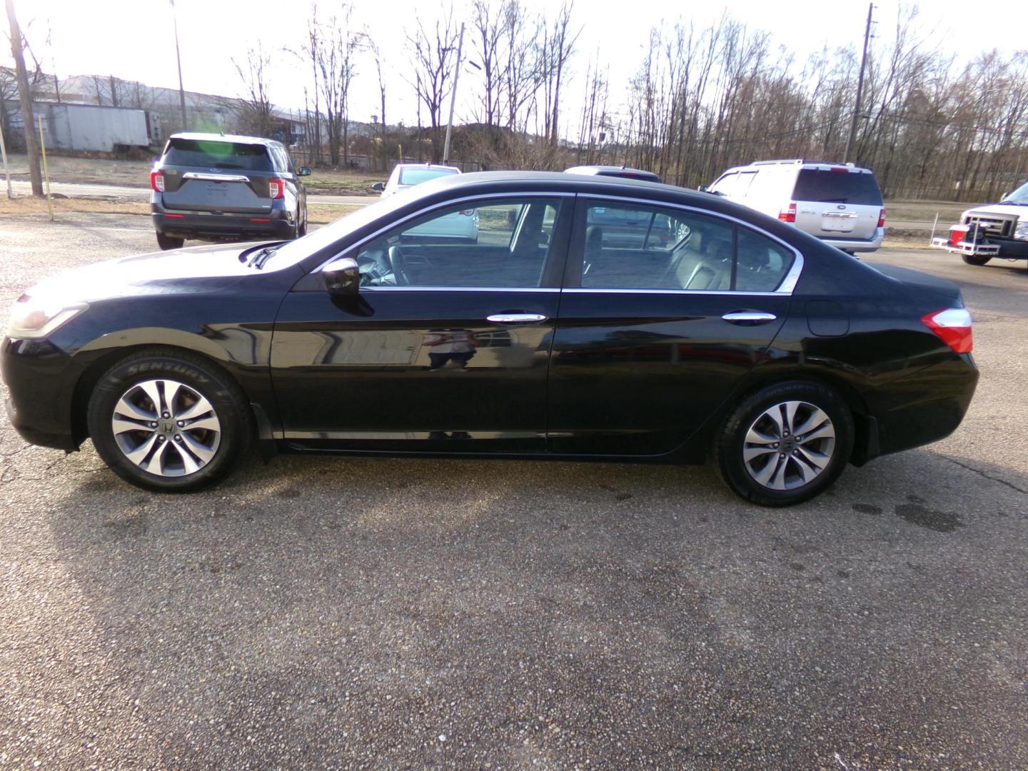 2014 Honda Accord LX Sedan CVT (1HGCR2F33EA) with an 2.4L L4 DOHC 16V engine, Continuously Variable Transmission transmission, located at 400 First NW, Bearden, AR, 71720, (870) 687-3414, 0.000000, 0.000000 - Photo#1
