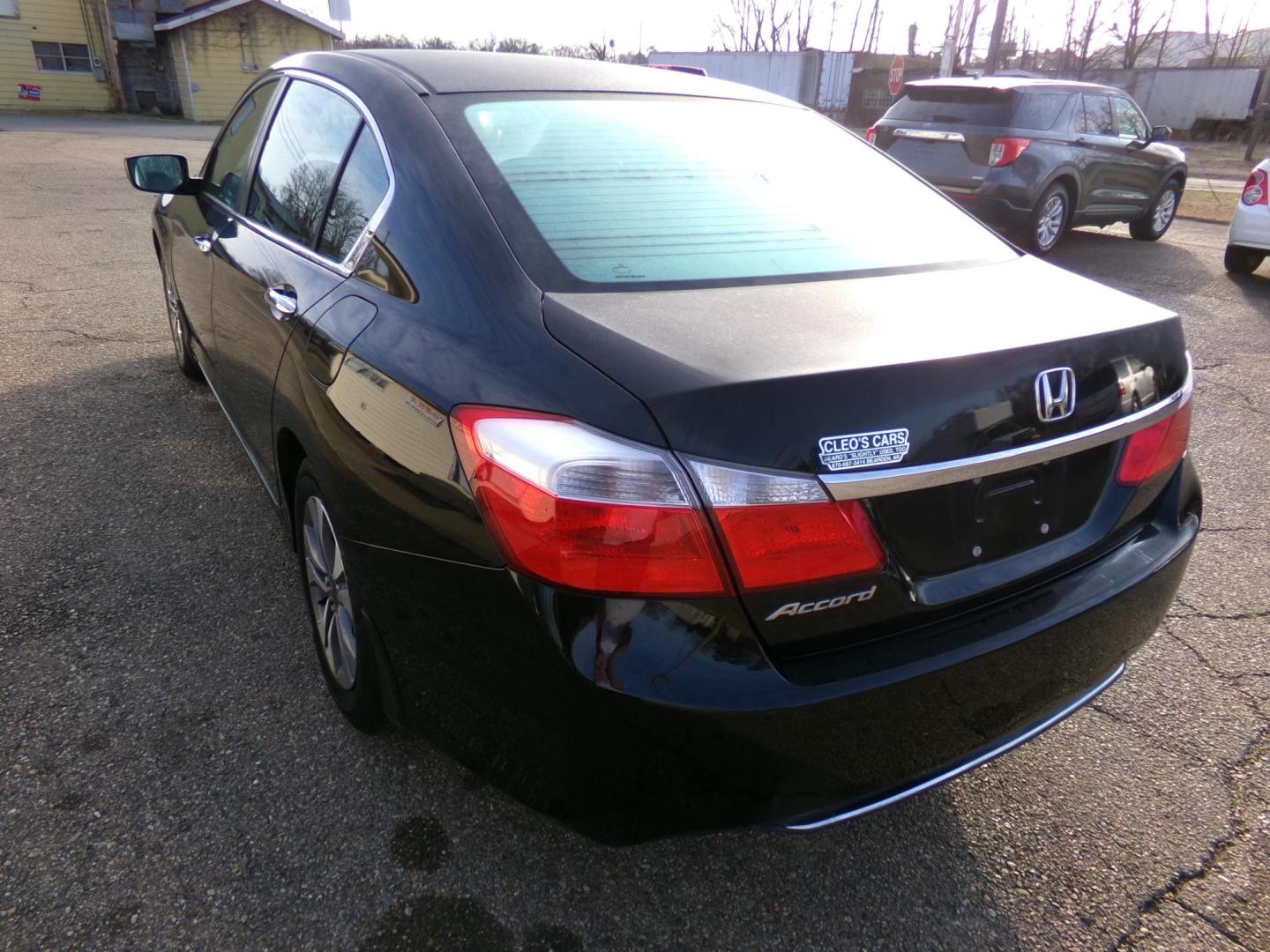 2014 Honda Accord LX Sedan CVT (1HGCR2F33EA) with an 2.4L L4 DOHC 16V engine, Continuously Variable Transmission transmission, located at 400 First NW, Bearden, AR, 71720, (870) 687-3414, 0.000000, 0.000000 - Photo#2