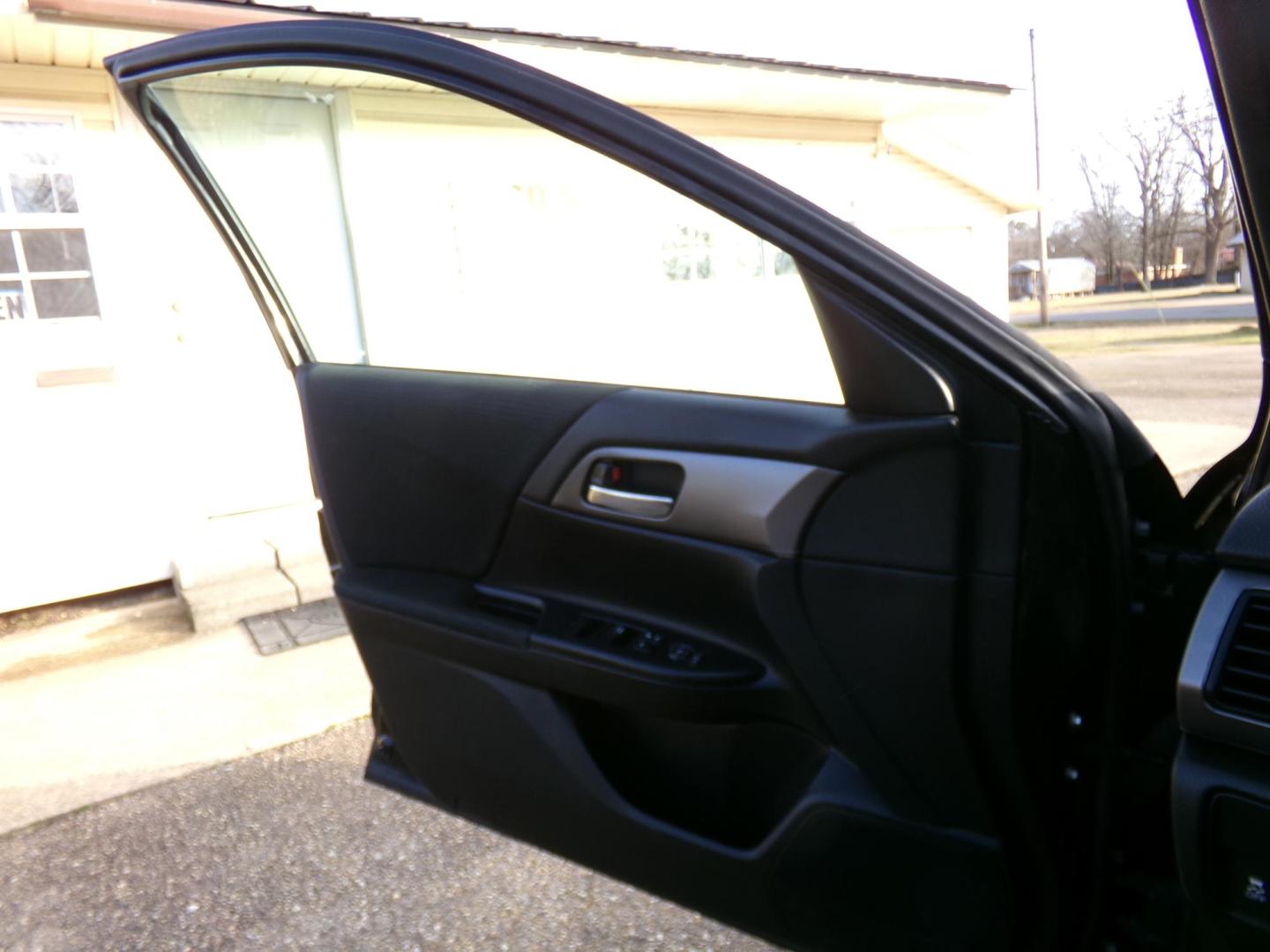 2014 Honda Accord LX Sedan CVT (1HGCR2F33EA) with an 2.4L L4 DOHC 16V engine, Continuously Variable Transmission transmission, located at 400 First NW, Bearden, AR, 71720, (870) 687-3414, 0.000000, 0.000000 - Photo#6