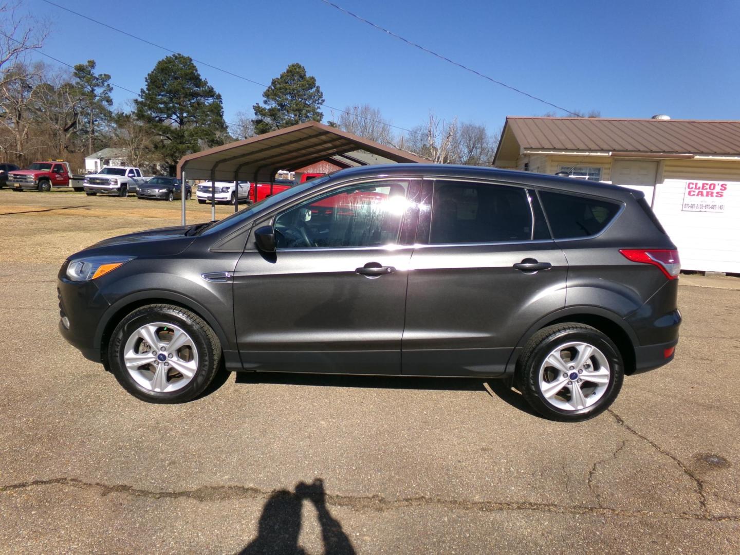 2016 Ford Escape SE FWD (1FMCU0GX3GU) with an 1.6L L4 DOHC 16V engine, 6-Speed Automatic transmission, located at 400 First NW, Bearden, AR, 71720, (870) 687-3414, 0.000000, 0.000000 - Photo#1