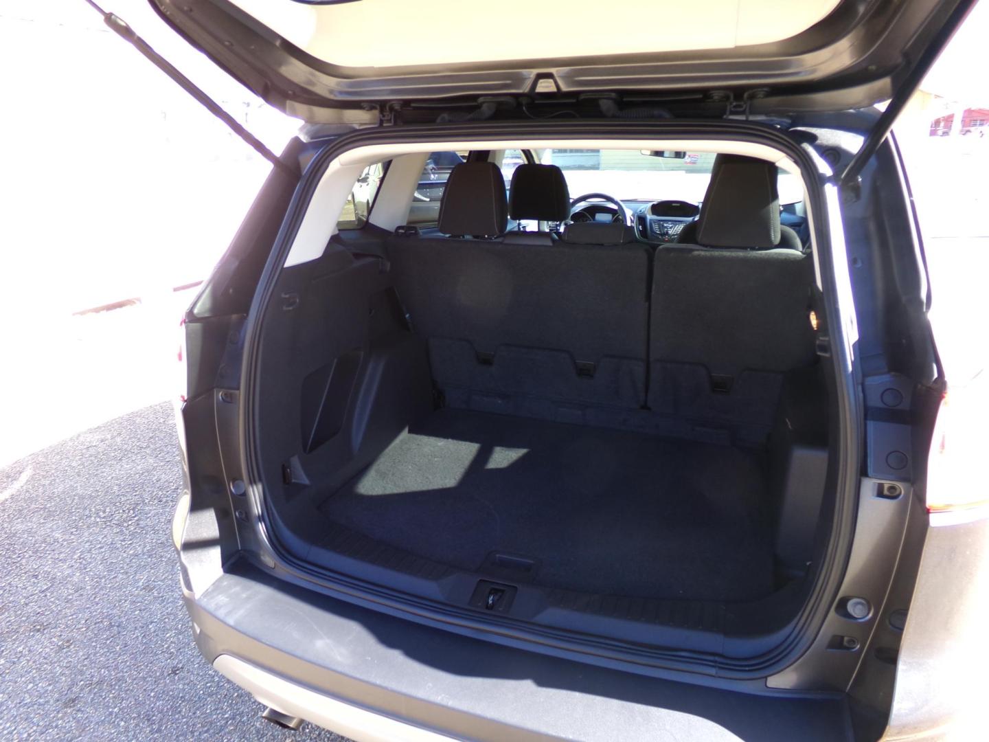 2016 Ford Escape SE FWD (1FMCU0GX3GU) with an 1.6L L4 DOHC 16V engine, 6-Speed Automatic transmission, located at 400 First NW, Bearden, AR, 71720, (870) 687-3414, 0.000000, 0.000000 - Photo#3