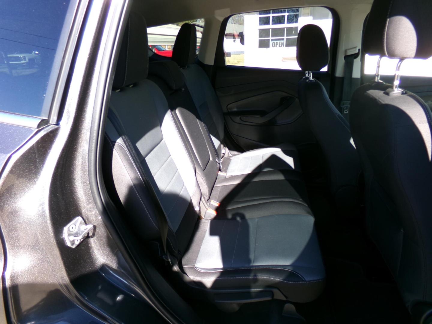 2016 Ford Escape SE FWD (1FMCU0GX3GU) with an 1.6L L4 DOHC 16V engine, 6-Speed Automatic transmission, located at 400 First NW, Bearden, AR, 71720, (870) 687-3414, 0.000000, 0.000000 - Photo#14