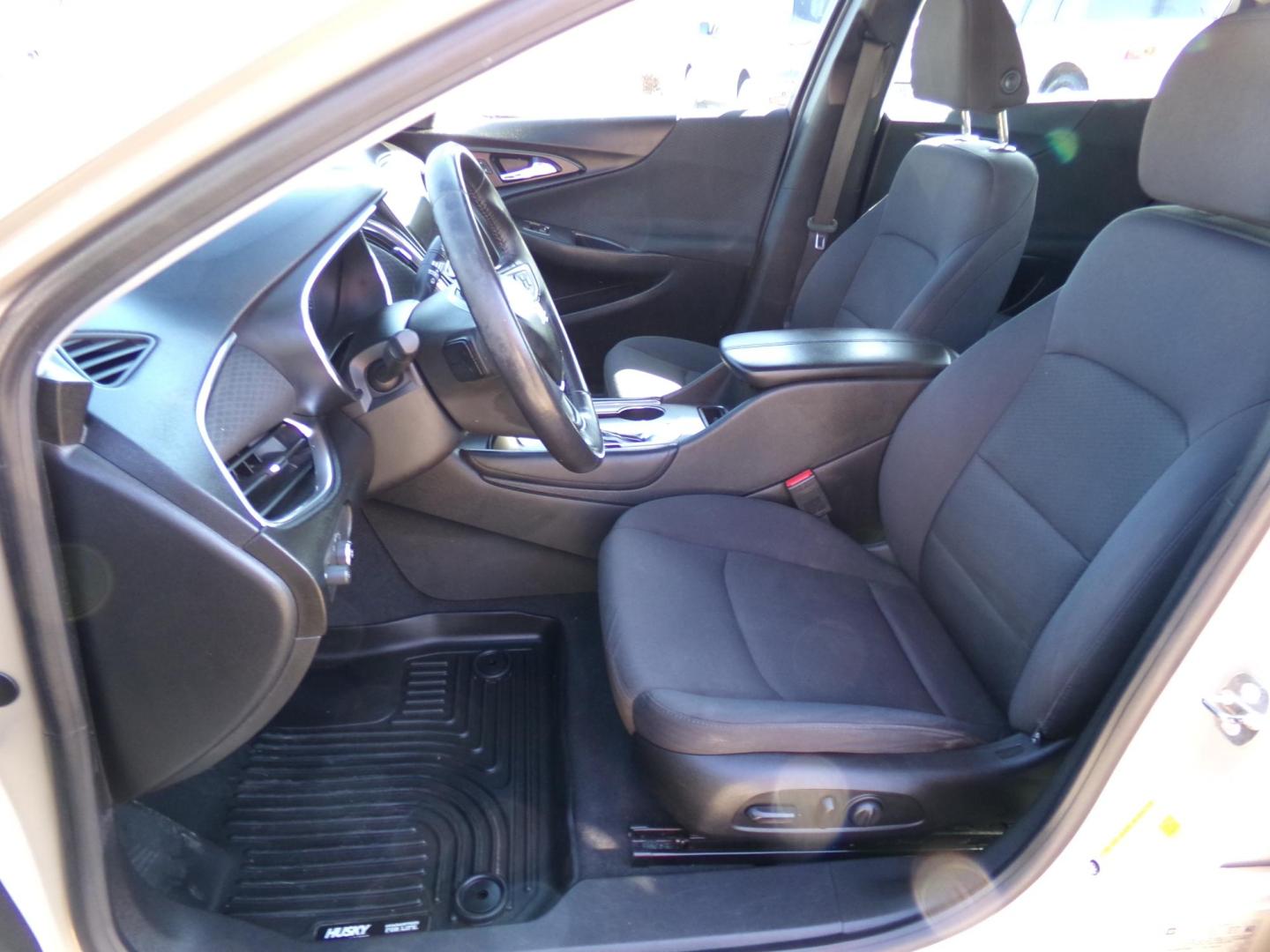 2016 Champagne Silver Metallic /Black Chevrolet Malibu 1LT (1G1ZE5ST6GF) with an 1.5L L4 DOHC 16V engine, 6A transmission, located at 400 First NW, Bearden, AR, 71720, (870) 687-3414, 0.000000, 0.000000 - Photo#7