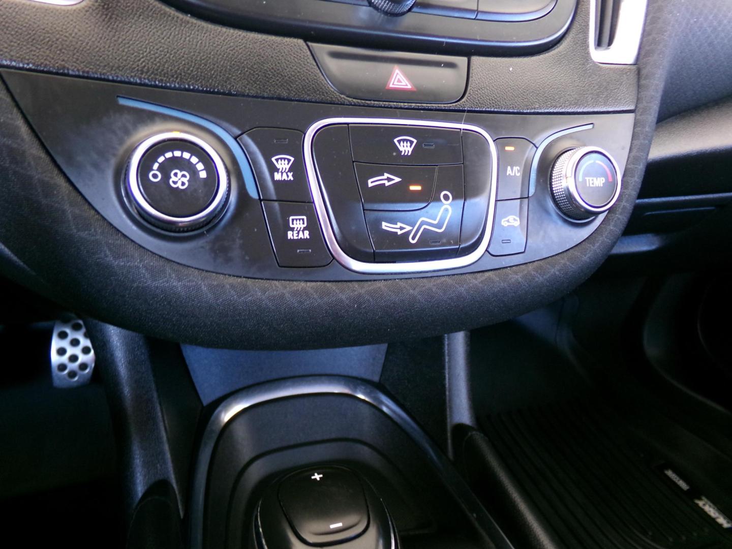 2016 Champagne Silver Metallic /Black Chevrolet Malibu 1LT (1G1ZE5ST6GF) with an 1.5L L4 DOHC 16V engine, 6A transmission, located at 400 First NW, Bearden, AR, 71720, (870) 687-3414, 0.000000, 0.000000 - Photo#12