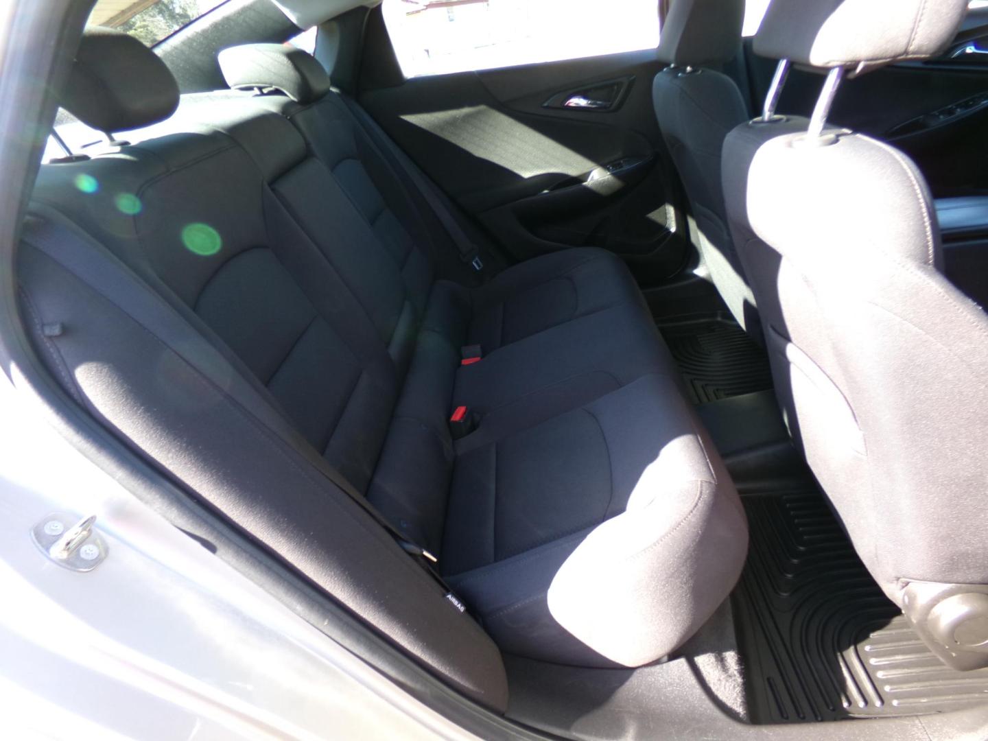 2016 Champagne Silver Metallic /Black Chevrolet Malibu 1LT (1G1ZE5ST6GF) with an 1.5L L4 DOHC 16V engine, 6A transmission, located at 400 First NW, Bearden, AR, 71720, (870) 687-3414, 0.000000, 0.000000 - Photo#17