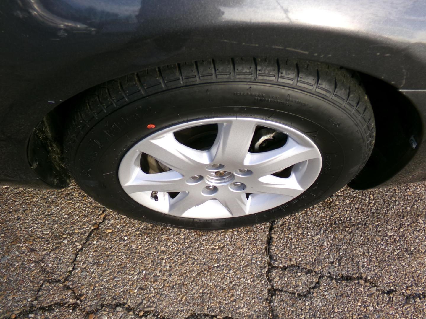 2008 Magnetic Gray Metallic /Gray Toyota Avalon XL (4T1BK36B88U) with an 3.5L V6 DOHC 24V engine, 6-Speed Automatic Overdrive transmission, located at 400 First NW, Bearden, AR, 71720, (870) 687-3414, 0.000000, 0.000000 - Photo#4