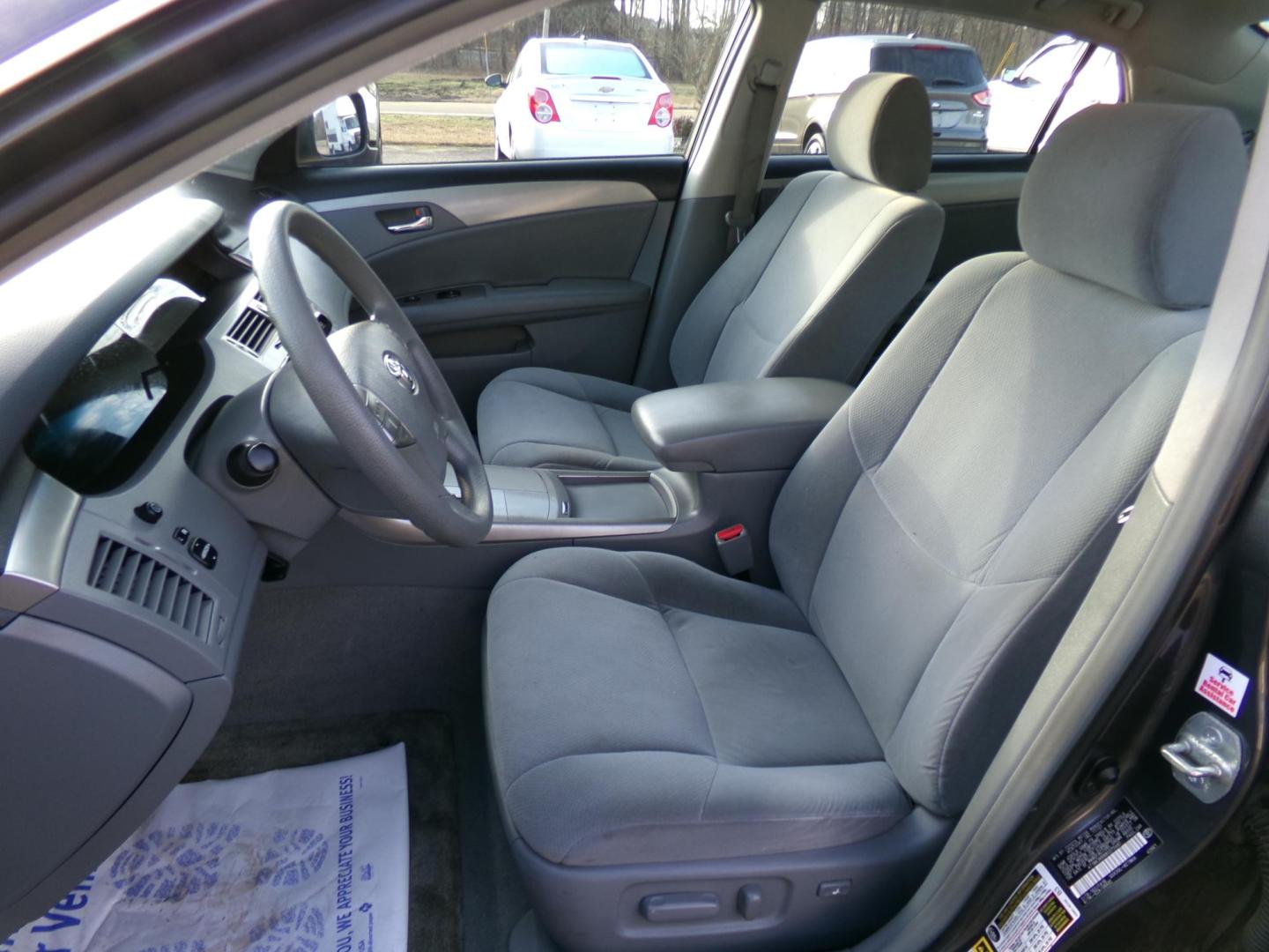 2008 Magnetic Gray Metallic /Gray Toyota Avalon XL (4T1BK36B88U) with an 3.5L V6 DOHC 24V engine, 6-Speed Automatic Overdrive transmission, located at 400 First NW, Bearden, AR, 71720, (870) 687-3414, 0.000000, 0.000000 - Photo#7