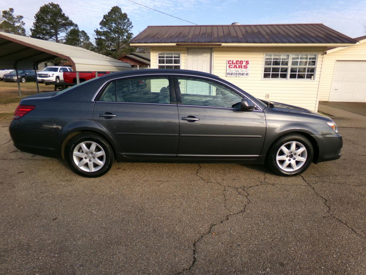 2008 Magnetic Gray Metallic /Gray Toyota Avalon XL (4T1BK36B88U) with an 3.5L V6 DOHC 24V engine, 6-Speed Automatic Overdrive transmission, located at 400 First NW, Bearden, AR, 71720, (870) 687-3414, 0.000000, 0.000000 - Photo#21