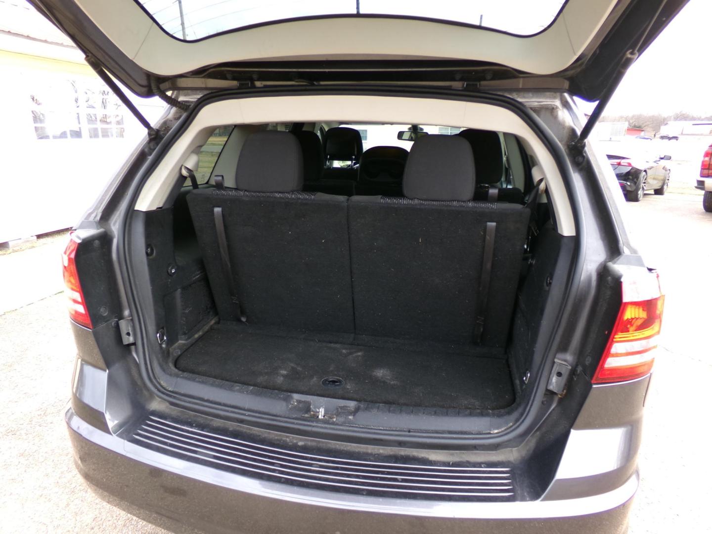 2018 Gray /Black Dodge Journey SE (3C4PDCAB8JT) with an 2.4L L4 DOHC 16V engine, 4-speed automatic transmission, located at 400 First NW, Bearden, AR, 71720, (870) 687-3414, 0.000000, 0.000000 - Photo#3