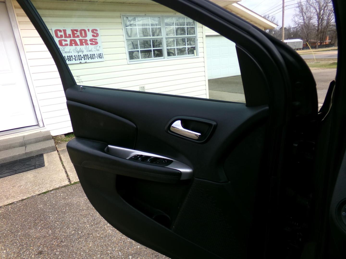 2018 Gray /Black Dodge Journey SE (3C4PDCAB8JT) with an 2.4L L4 DOHC 16V engine, 4-speed automatic transmission, located at 400 First NW, Bearden, AR, 71720, (870) 687-3414, 0.000000, 0.000000 - Photo#7