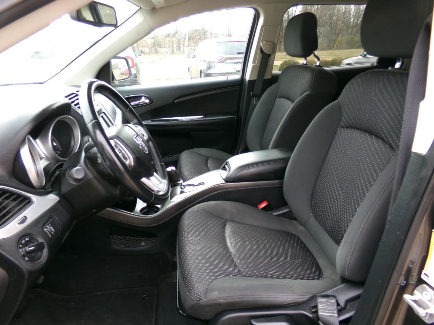 2018 Gray /Black Dodge Journey SE (3C4PDCAB8JT) with an 2.4L L4 DOHC 16V engine, 4-speed automatic transmission, located at 400 First NW, Bearden, AR, 71720, (870) 687-3414, 0.000000, 0.000000 - Photo#8
