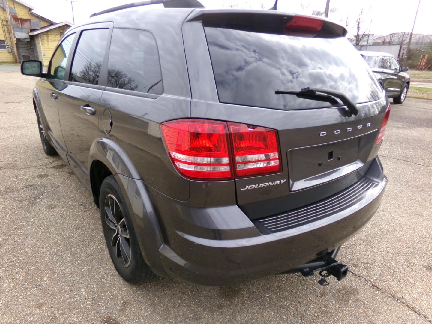 2018 Gray /Black Dodge Journey SE (3C4PDCAB8JT) with an 2.4L L4 DOHC 16V engine, 4-speed automatic transmission, located at 400 First NW, Bearden, AR, 71720, (870) 687-3414, 0.000000, 0.000000 - Photo#21