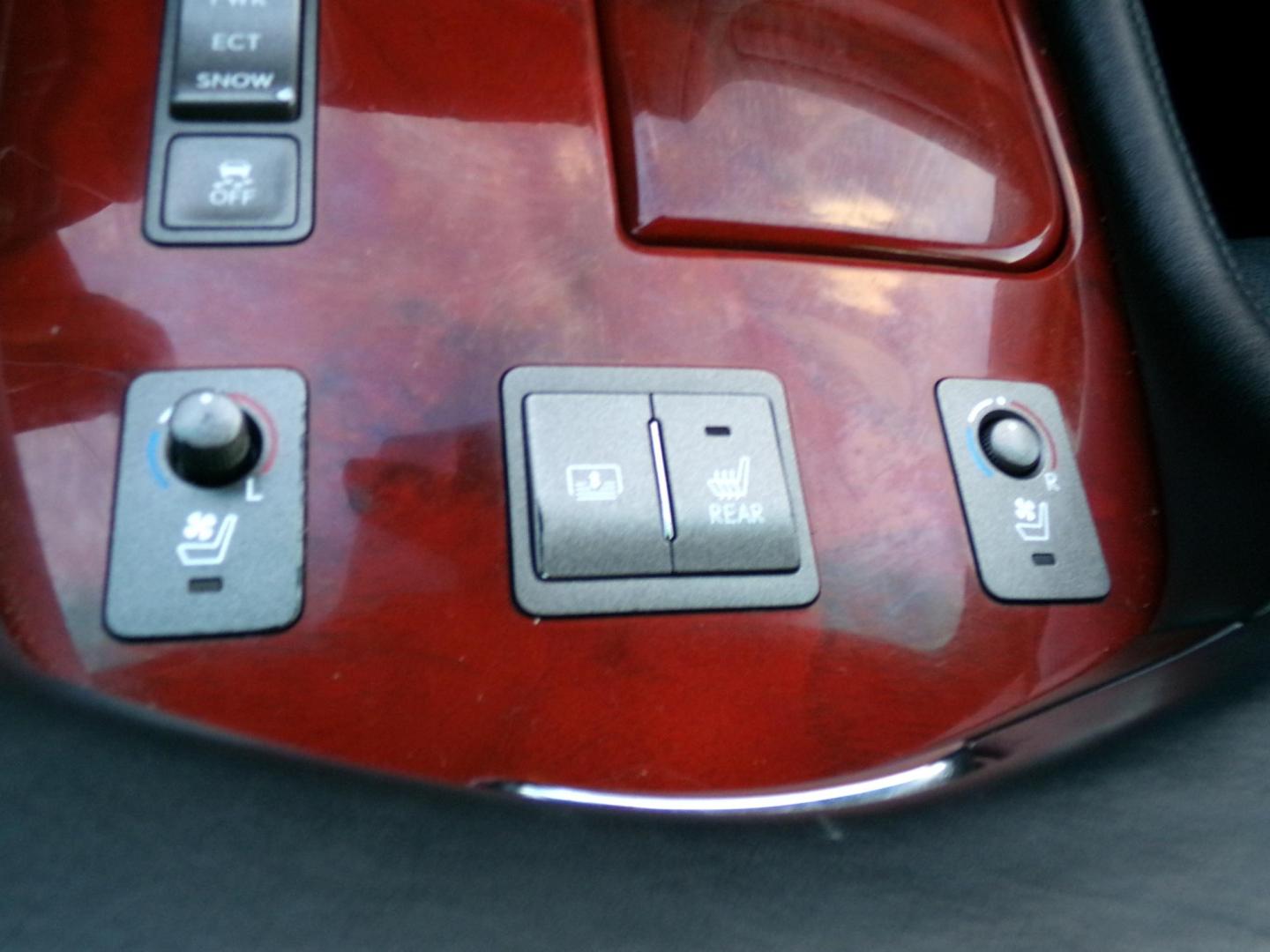 2012 Mercury Gray Mica /Black Lexus LS460 LS (JTHBL5EF4C5) with an 4.6L V8 engine, Automatic transmission, located at 400 First NW, Bearden, AR, 71720, (870) 687-3414, 0.000000, 0.000000 - Photo#17