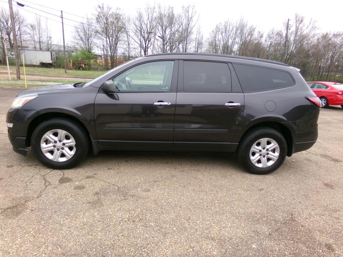 2016 Iridium Metallic /Gray Chevrolet Traverse LS FWD w/PDC (1GNKRFED0GJ) with an 3.6L V6 DOHC 24V engine, 6-speed automatic transmission, located at 400 First NW, Bearden, AR, 71720, (870) 687-3414, 0.000000, 0.000000 - Photo#1