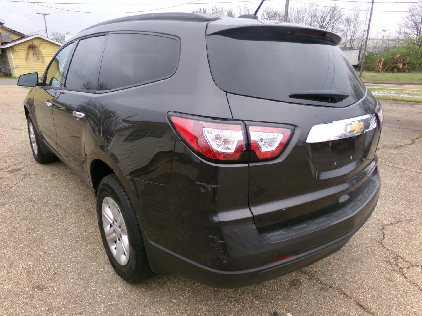 2016 Iridium Metallic /Gray Chevrolet Traverse LS FWD w/PDC (1GNKRFED0GJ) with an 3.6L V6 DOHC 24V engine, 6-speed automatic transmission, located at 400 First NW, Bearden, AR, 71720, (870) 687-3414, 0.000000, 0.000000 - Photo#2