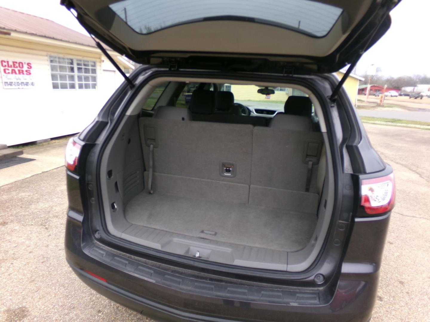 2016 Iridium Metallic /Gray Chevrolet Traverse LS FWD w/PDC (1GNKRFED0GJ) with an 3.6L V6 DOHC 24V engine, 6-speed automatic transmission, located at 400 First NW, Bearden, AR, 71720, (870) 687-3414, 0.000000, 0.000000 - Photo#3