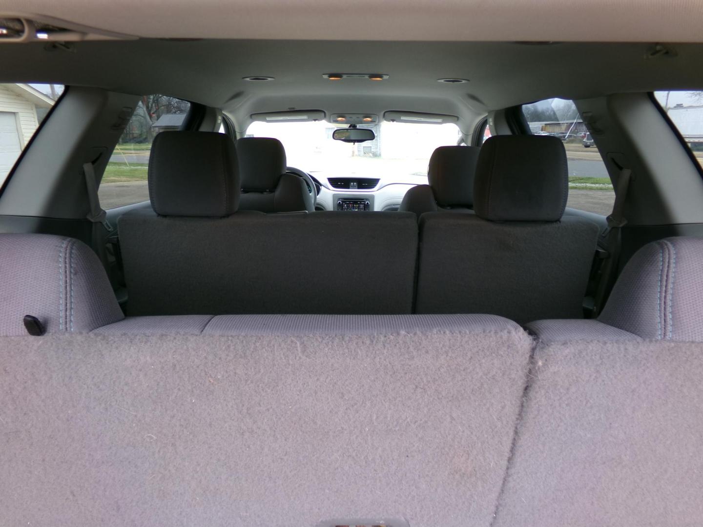 2016 Iridium Metallic /Gray Chevrolet Traverse LS FWD w/PDC (1GNKRFED0GJ) with an 3.6L V6 DOHC 24V engine, 6-speed automatic transmission, located at 400 First NW, Bearden, AR, 71720, (870) 687-3414, 0.000000, 0.000000 - Photo#4