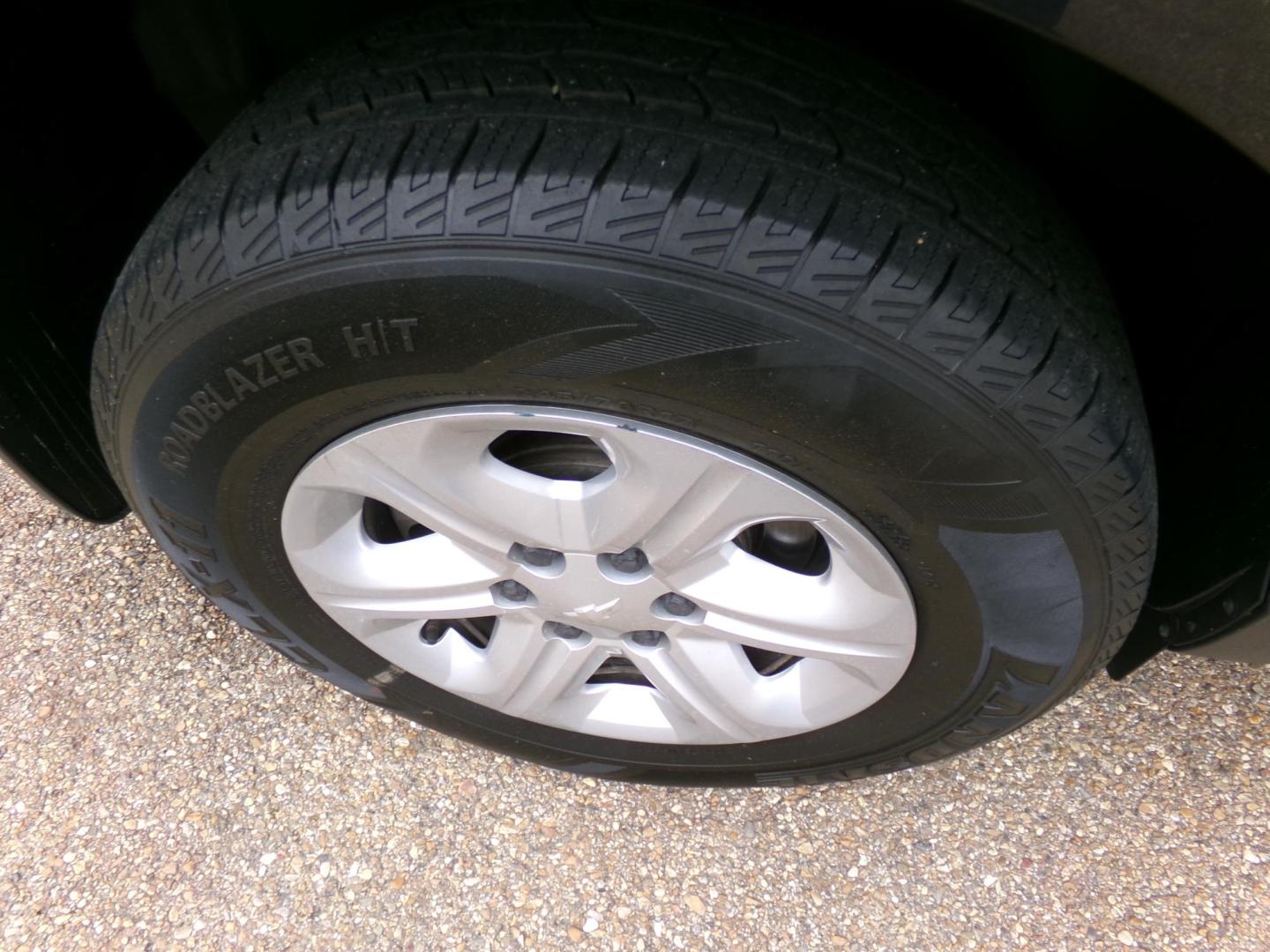 2016 Iridium Metallic /Gray Chevrolet Traverse LS FWD w/PDC (1GNKRFED0GJ) with an 3.6L V6 DOHC 24V engine, 6-speed automatic transmission, located at 400 First NW, Bearden, AR, 71720, (870) 687-3414, 0.000000, 0.000000 - Photo#5